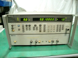 標準信号発生器 8657Dの中古販売実績