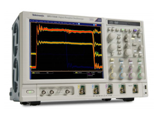 デジタル・フォスファ・オシロスコープ DPO7104C