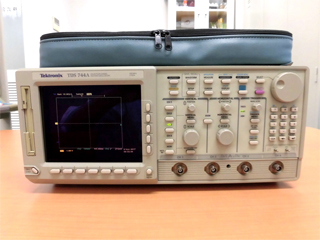 デジタルオシロスコープ TDS744A/13，1F，2F