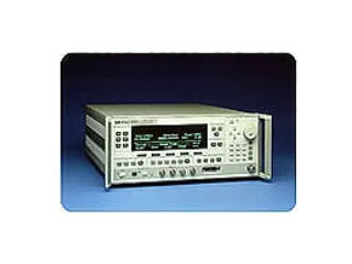 シンセサイズド・スイーパ. ハイ・パワー. 2GHz～20GHz (高出力) 83624B/001.008