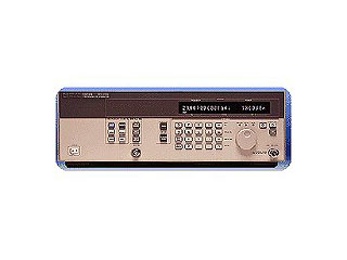 シンセサイズド CW ジェネレータ 1GHz-20GHz 83711B/1E1,1E5,1E8