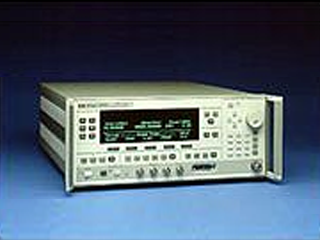 シンセサイズド掃引信号発生器 10MHz – 20GHz(訳あり品) 83620B