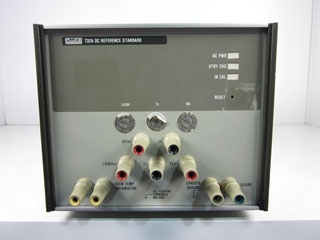 直流電圧標準器 732A
