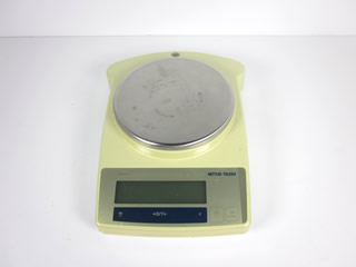 上皿 天秤 (8100g/0.1g) PB8001-L