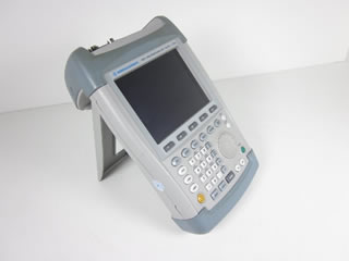 ハンドヘルドスペクトラムアナライザ（プリアンプ内蔵） FSH3 03