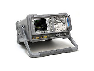 スペクトラムアナライザー 9 kHz〜3 GHz E4403B ESA-L